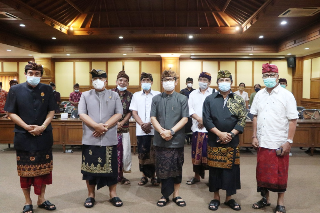 Sekda Adi Arnawa Hadiri Rapat Dengar Pendapat dengan Pimpinan DPRD, Terkait Program Kerja BMPS